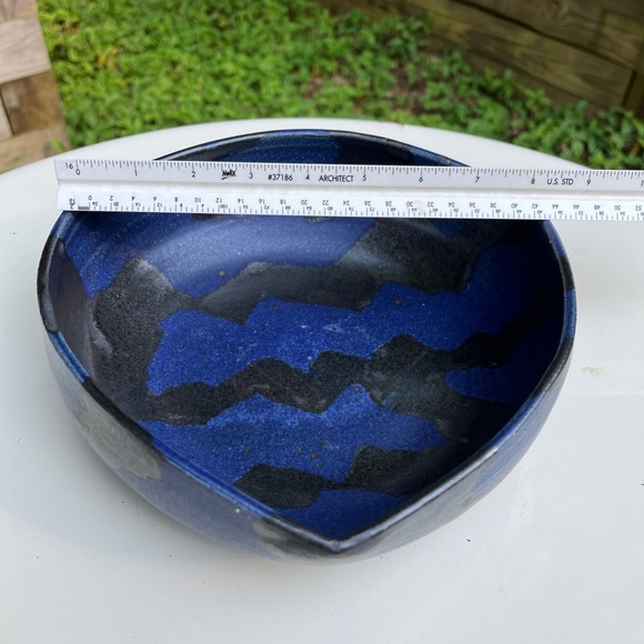 Set of Three (3) Nesting bowls hand thrown and signed with a makers mark pinched - Picture 10 of 15